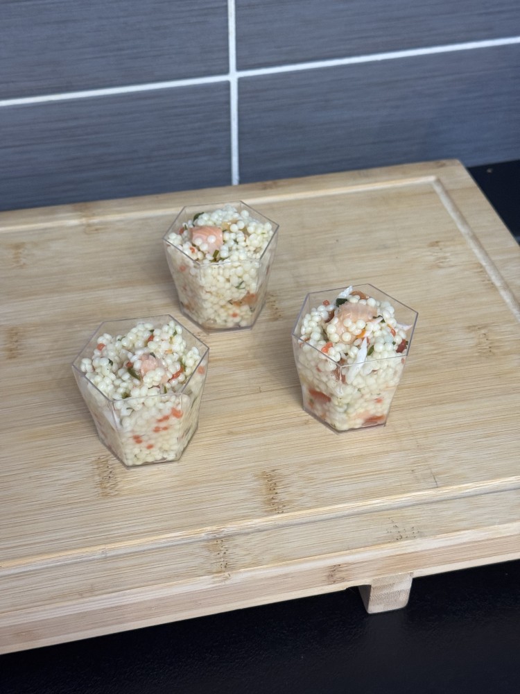 VERRINE PERLES DE COUSCOUS SAUMON SURIMI  - La Boucherie de l'Arzon
