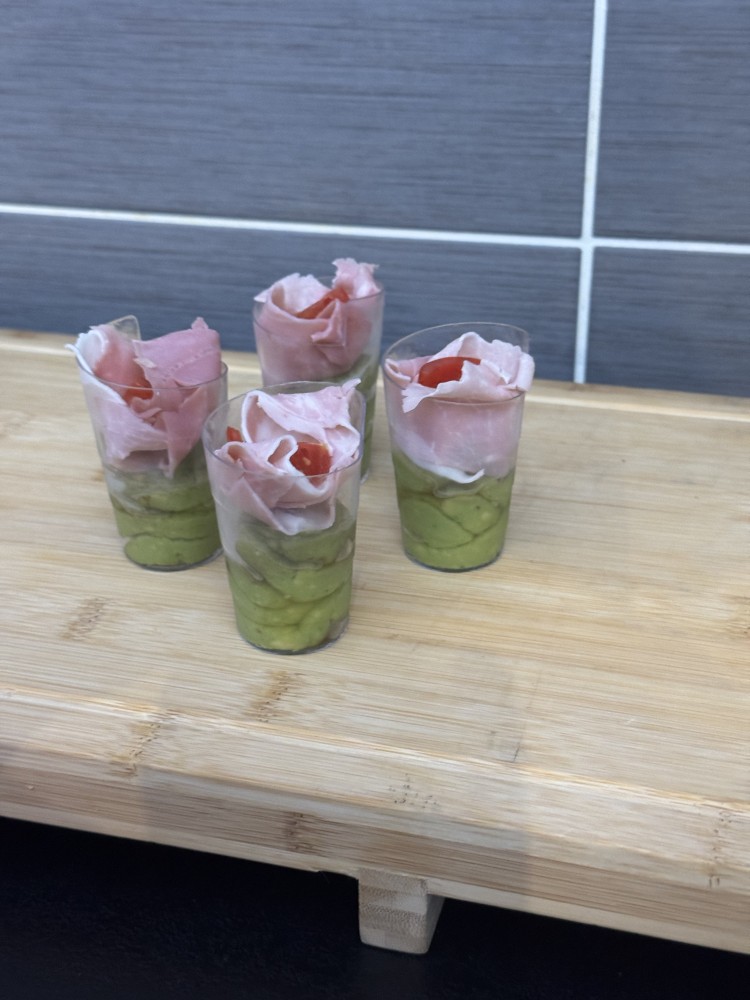 VERRINE  AVOCAT JAMBON BLANC ET TOMATE - La Boucherie de l'Arzon