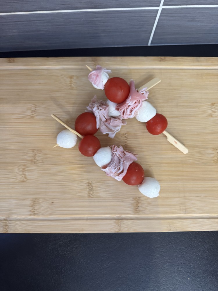 BROCHETTE TOMATE MOZARELLA JAMBON BLANC - La Boucherie de l'Arzon