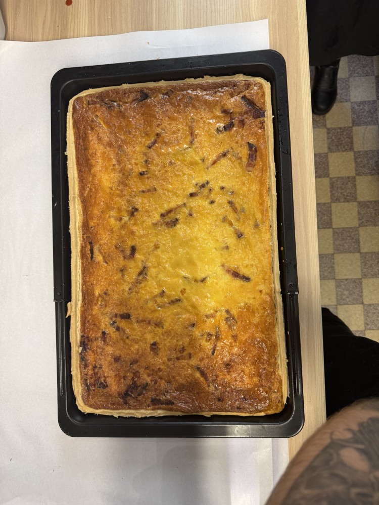 PLANCHE QUICHE LARDONS FROMAGE - La Boucherie de l'Arzon